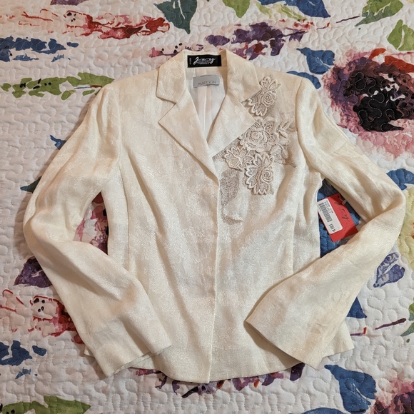 Margon Linen Suit - Picture 2 of 7